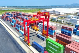 Cảng Chu Lai đưa vào vận hành hệ thống cẩu chuyên dụng