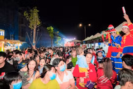 Cuồng nhiệt trong đại nhạc hội Giáng sinh trên tuyến phố Imperia Grand Plaza Đức Hoà