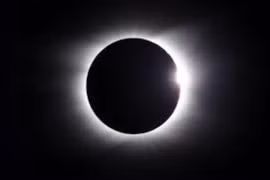 Cực hiếm “Mặt Trăng đen” huyền ảo xuất hiện trên bầu trời đêm 30/04