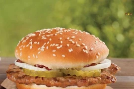 Burger King “vượt mặt” đối thủ, bán sandwich 1 đô
