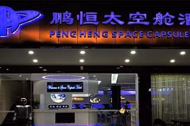 Khách sạn với dàn nhân viên sành điệu là... robot