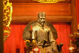 Tể tướng nào từng quỳ gối tạ tội bên giường thầy Chu Văn An?