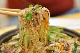 Ai nên hạn chế ăn miến?