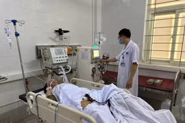 Suýt mất mạng vì... uống rượu không rõ nguồn gốc