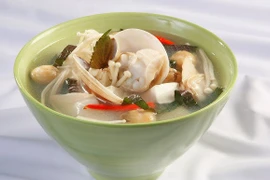 Ngao nấu nấm kim châm - món canh thanh mát hỗ trợ tăng cường sinh lý