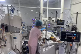 Cứu sống thành công bé gái bị viêm cơ tim tối cấp, sốc tim 