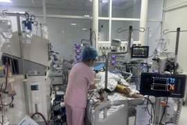 Cứu sống thành công bé gái bị viêm cơ tim tối cấp, sốc tim 