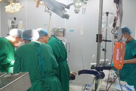 Nam sinh 15 tuổi bị xoắn tinh hoàn do va chạm trong lúc đá bóng