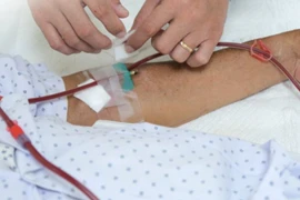 Suy thận sau... 3 tháng uống thuốc “trị bách bệnh”