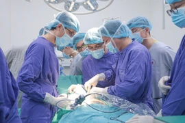 Nữ sinh 15 tuổi thủng hành tá tràng do... áp lực học tập 