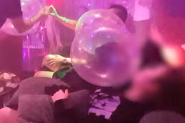 Nam thanh niên yếu tứ chi, liệt người vì... hít 20-60 quả bóng cười mỗi tuần