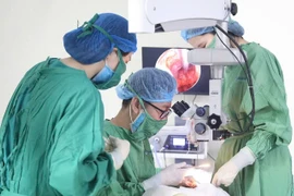 Nguyên nhân bất ngờ khiến người đàn ông nhìn 1 thành 2 sau chấn thương