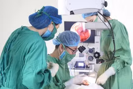 Nguyên nhân bất ngờ khiến người đàn ông nhìn 1 thành 2 sau chấn thương