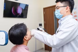 Viêm mũi tưởng cúm, tự mua thuốc điều trị khiến bệnh nặng hơn