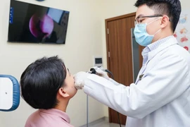 Viêm mũi tưởng cúm, tự mua thuốc điều trị khiến bệnh nặng hơn