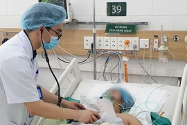 Tổn thương não, giảm thị lực vì... uống sản phẩm giảm cân mua trên mạng 