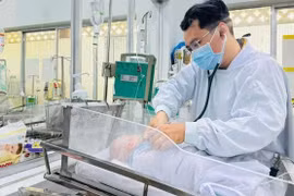 Lọc máu cứu sống bé gái 8 ngày tuổi bị rối loạn chuyển hóa bẩm sinh