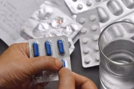 Biến chứng nặng vì tự mua thuốc điều trị cúm, bác sĩ cảnh báo