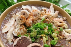 Cháo lòng lọt top món ăn đường phố ngon nhất Đông Nam Á
