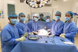 "Bất lực hoàn toàn" vì... thói quen uống rượu ngâm cao trăn