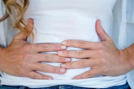 Lý do khiến bạn thường gặp tình trạng đầy hơi vào ban đêm?