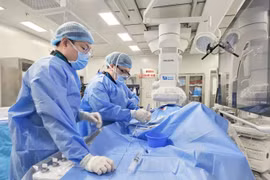 Bé gái 2 tuổi bị suy dinh dưỡng do lỗ thông liên nhĩ lớn