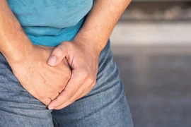 Nam thanh niên gặp họa khi tự lộn bao quy đầu