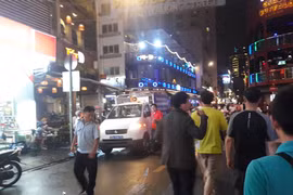 Ra quân kiểm tra bóng cười ở phố Tây Bùi Viện