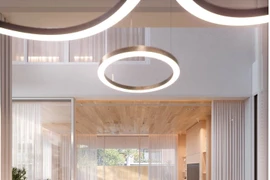 Nhà phố hiện đại dùng hồ cá Koi điều hòa không khí mát lạnh 