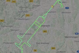 Phi công 'vẽ' những hình ảnh đặc biệt trên bầu trời