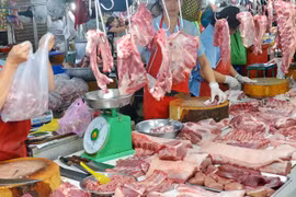 Giá thịt lợn sáng 30 Tết bất ngờ giảm mạnh