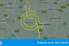 Phi công khuyết tật 'vẽ' xe lăn trên bầu trời