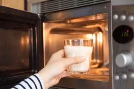  7 nhóm thực phẩm không nên hâm bằng đồ vi sóng