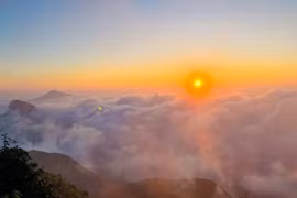 Săn mây giữa khung cảnh “thần tiên” trên đỉnh núi Lảo Thẩn - Y Tý