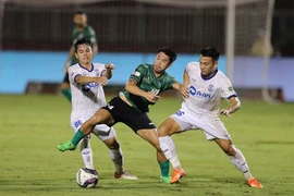 SLNA bị CĐV tẩy chay: Giám đốc xin thông cảm, cầu thủ nhận lỗi