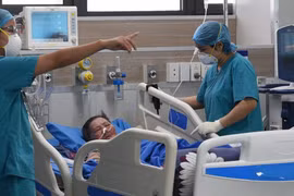 Dịch COVID-19 hôm nay: Bệnh nhân nặng bật tăng