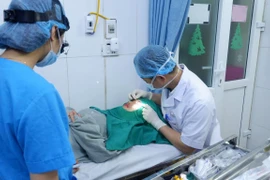 Cắt mí mắt ở spa, cô gái trẻ bị chảy máu suốt 8 tiếng