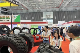 Hơn 350 doanh nghiệp tham gia triển lãm ngành sơn phủ, cao su và nhựa 