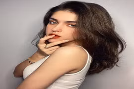 Mix&match áo 2 dây, crop top cùng nữ sinh Việt lai Tây