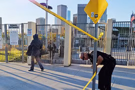 Tất cả trường học ở Los Angeles đóng cửa vì dọa đánh bom