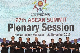 Các lãnh đạo ký tuyên bố thành lập Cộng đồng ASEAN