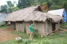 Kỳ lạ những ngôi nhà làm từ... phân trâu