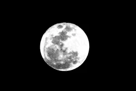 Vết đen trên Mặt trăng là gì?