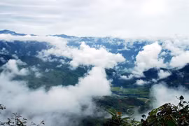 Người "chăn rắn" bí ẩn dưới đỉnh Phu Xai Lai Leng