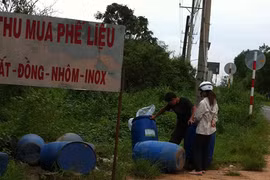 “Bẫy chết người” từ việc dùng lại thùng hóa chất