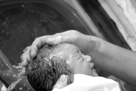 Để lâu, dầu gội đầu của bé dễ nhiễm khuẩn