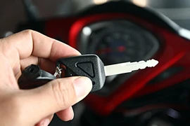 Có nên dùng khóa từ bảo vệ xe máy