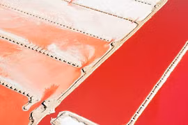 Khám phá hồ muối màu hồng đỏ kỳ dị