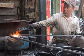 Phố cổ Hà Nội: Cùng cực chân than, mặt nhọ với nghề