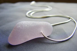 Trang sức thủy tinh biển là gì? 